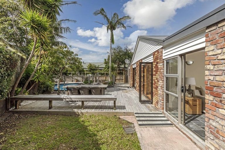 Photo of property in 557 Beach Road, Murrays Bay, Auckland, 0630