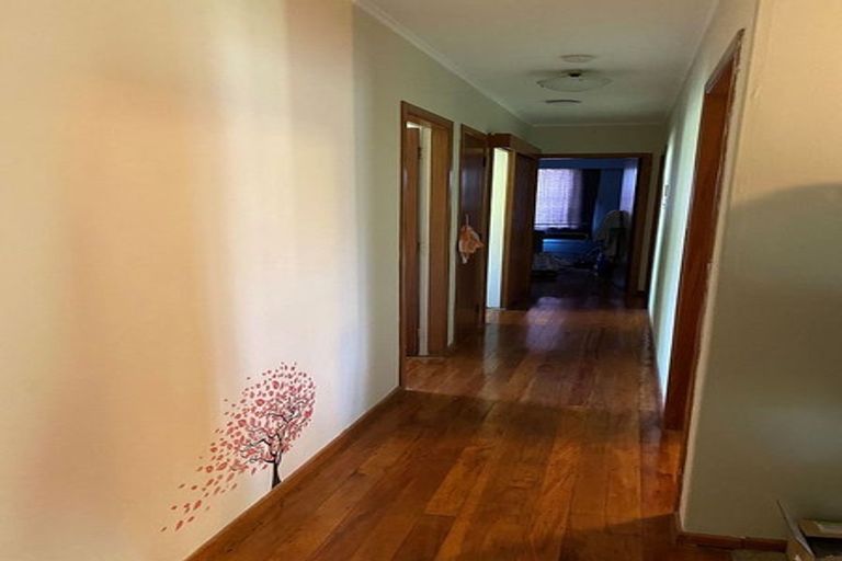 Photo of property in 53 Stewart Drive, Newlands, Wellington, 6037