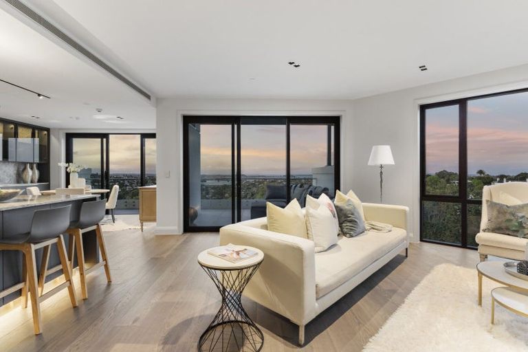 Photo of property in 121 Glenbervie Drive, Glenbervie, 0173