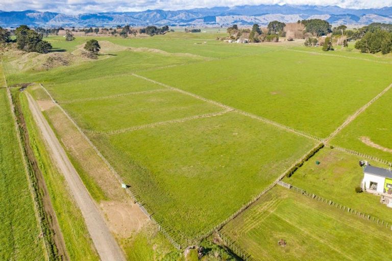 Photo of property in 130 Cummerfield Road, Foxton, 4891