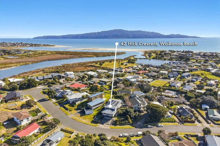 Photo of property in 42 Hicks Crescent, Waikanae Beach, Waikanae, 5036