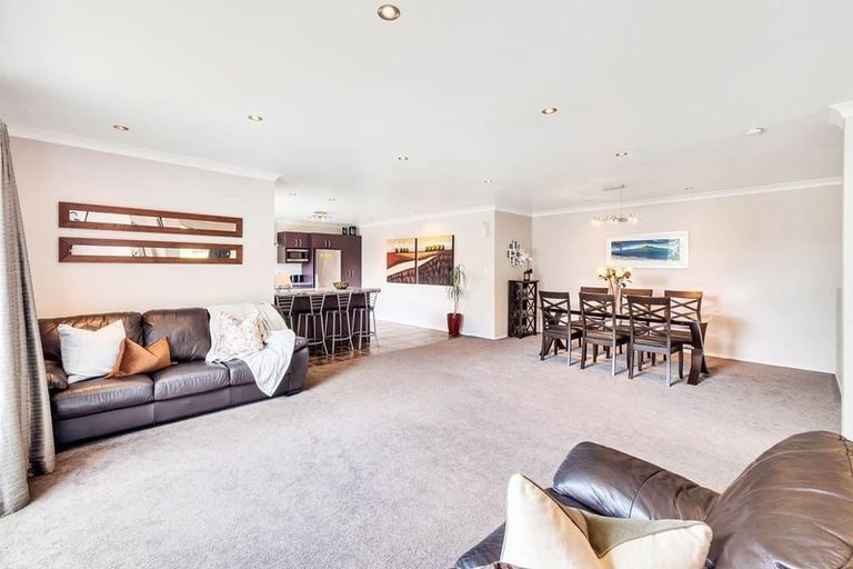 Photo of property in 51 Sapperton Drive, Henderson, Auckland, 0612