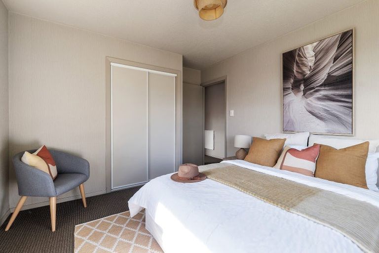 Photo of property in 62 Oakley Crescent, Hornby, Christchurch, 8042