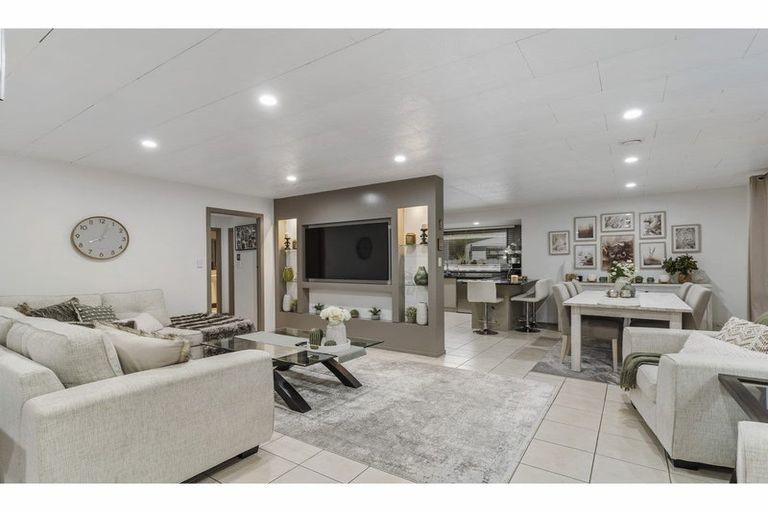 Photo of property in 129 Alfriston Road, Manurewa, Auckland, 2105