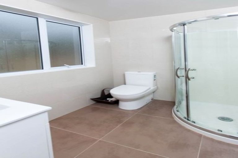 Photo of property in 92 Kaipatiki Road, Glenfield, Auckland, 0629