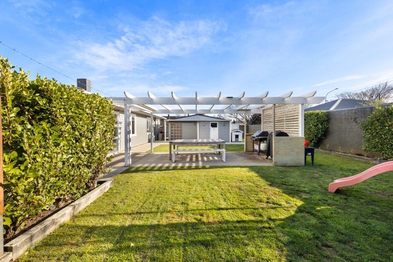 Photo of property in 1 Battersea Place, Roslyn, Palmerston North, 4414