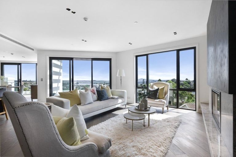 Photo of property in 121 Glenbervie Drive, Glenbervie, 0173