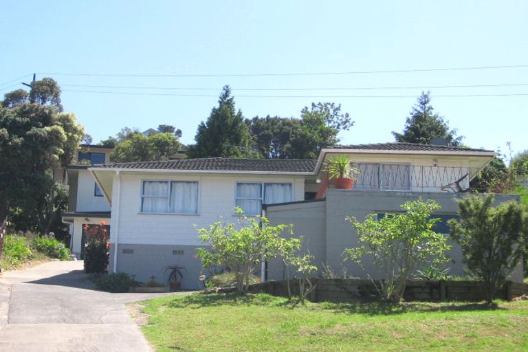 Photo of property in 2/10 Mcquoid Place, Glenfield, Auckland, 0629