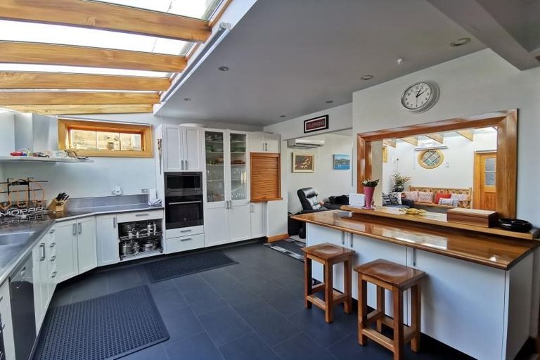 Photo of property in 62 The Parade, Island Bay, Wellington, 6023