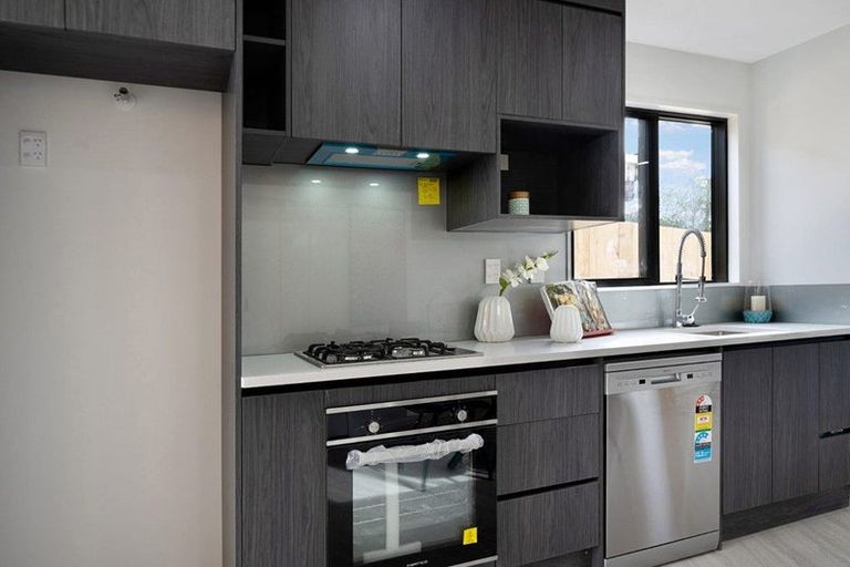 Photo of property in 1/13 Sarona Avenue, Glen Eden, Auckland, 0602