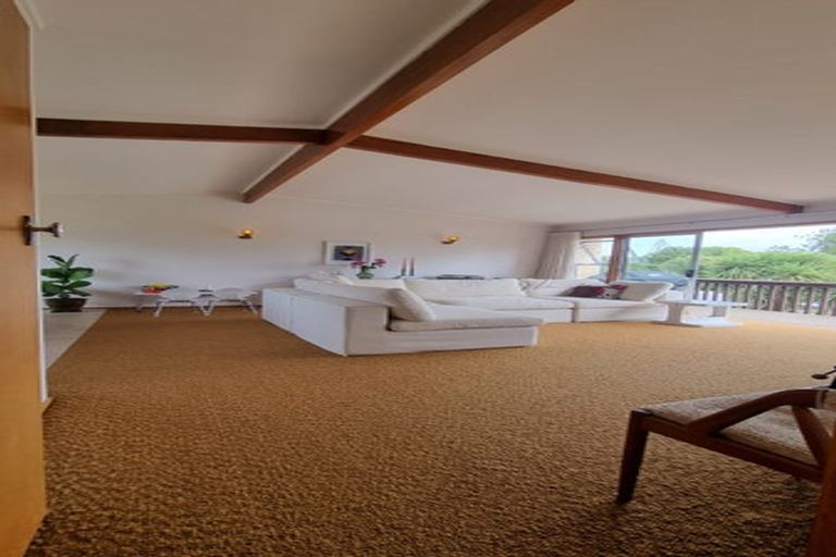 Photo of property in 15 Dawnhaven Drive, Te Atatu Peninsula, Auckland, 0610