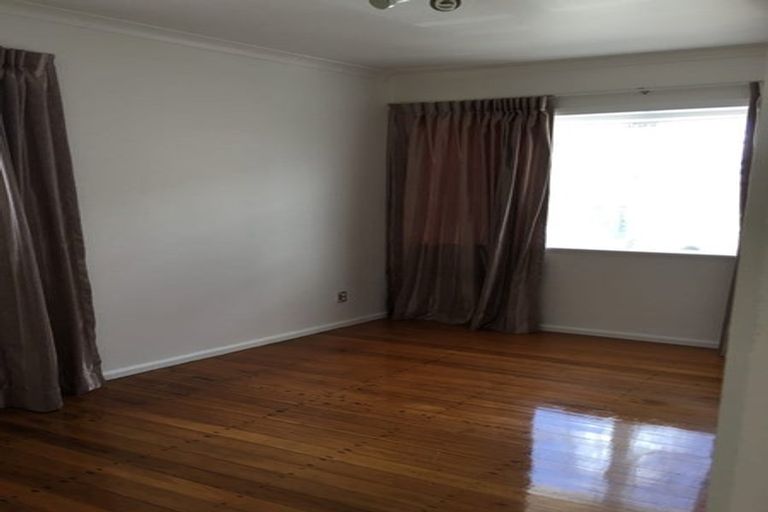 Photo of property in 3155 Great North Road, New Lynn, Auckland, 0600