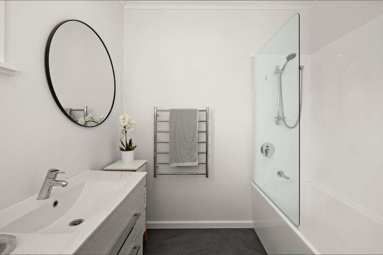 Photo of property in 47a Napier Road, Havelock North, 4130
