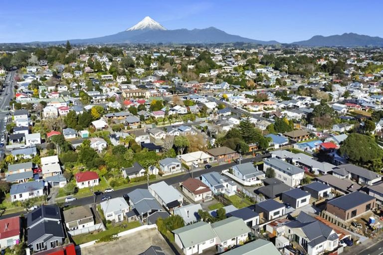 Photo of property in 94 Young Street, New Plymouth, 4310
