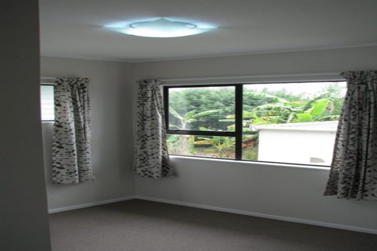 Photo of property in 2/110 Edmonton Road, Henderson, Auckland, 0612