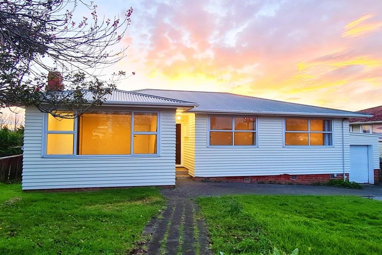 Photo of property in 302 Lincoln Road, Henderson, Auckland, 0610