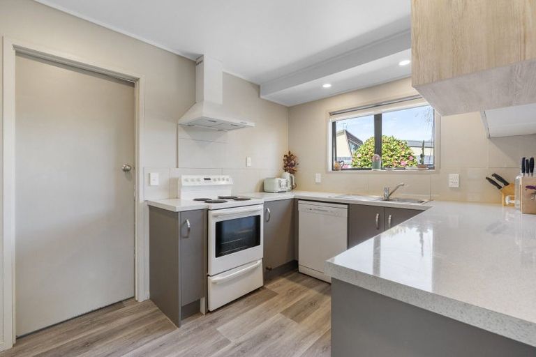 Photo of property in 7 Kathleen Place, Rainbow Point, Taupo, 3330