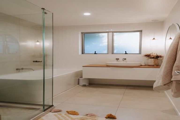 Photo of property in 3/237 Courtenay Street, Strandon, New Plymouth, 4312