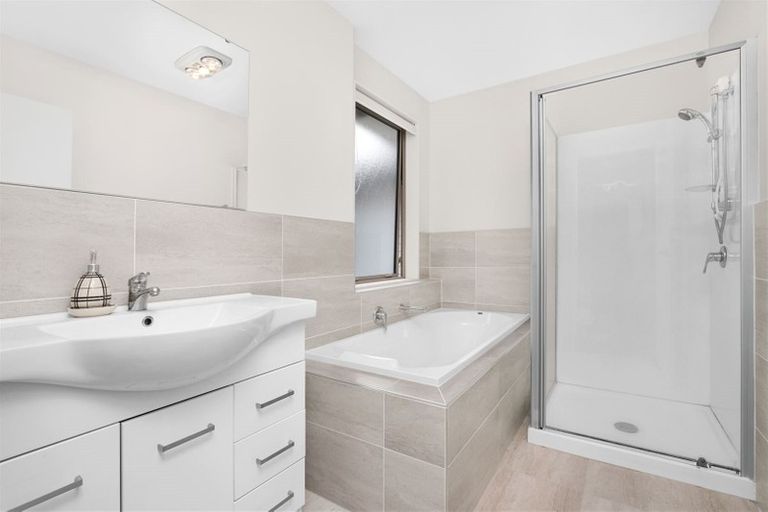 Photo of property in 49 Phar Lap Crescent, Takanini, 2112