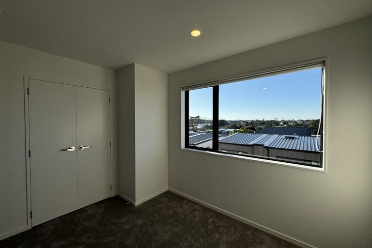 Photo of property in 11 Paetai Lane, Te Atatu Peninsula, Auckland, 0610