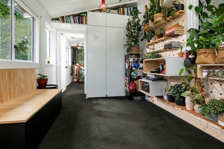 Photo of property in 5 Don Buck Road, Henderson, Auckland, 0614