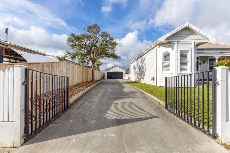 Photo of property in 17 Perrin Place, Kelvin Grove, Palmerston North, 4414