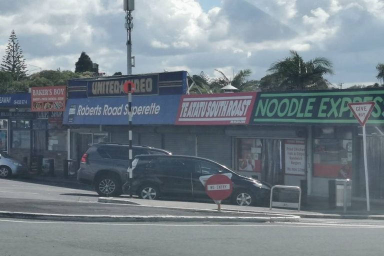 Photo of property in 10e Roberts Road, Te Atatu South, Auckland, 0610