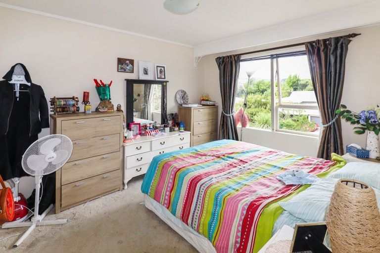 Photo of property in 97 Churton Drive, Churton Park, Wellington, 6037