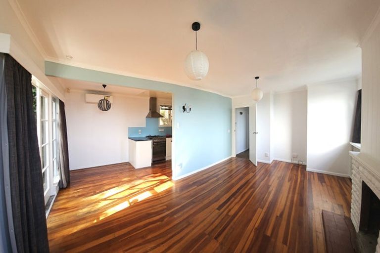 Photo of property in 170 The Esplanade, Island Bay, Wellington, 6023