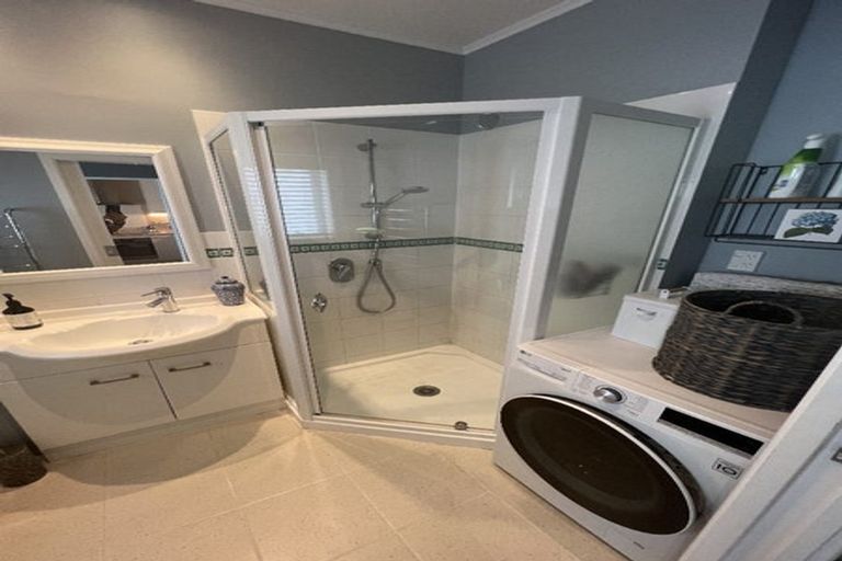 Photo of property in Kingsgate Flats, 10 Austin Street, Mount Victoria, Wellington, 6011