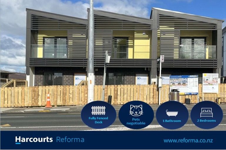 Photo of property in 2/3226 Great North Road, New Lynn, Auckland, 0600