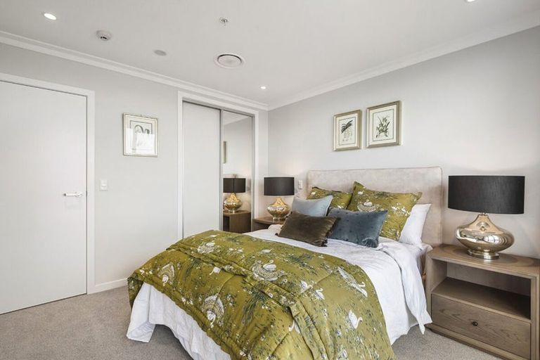 Photo of property in 4/30 Ambassador Glade, Orewa, 0931