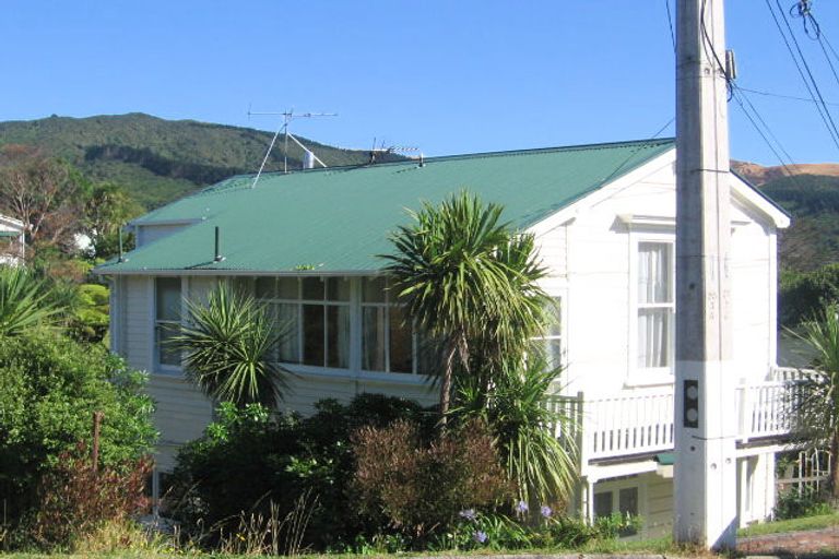 Photo of property in 27 Farm Road, Northland, Wellington, 6012