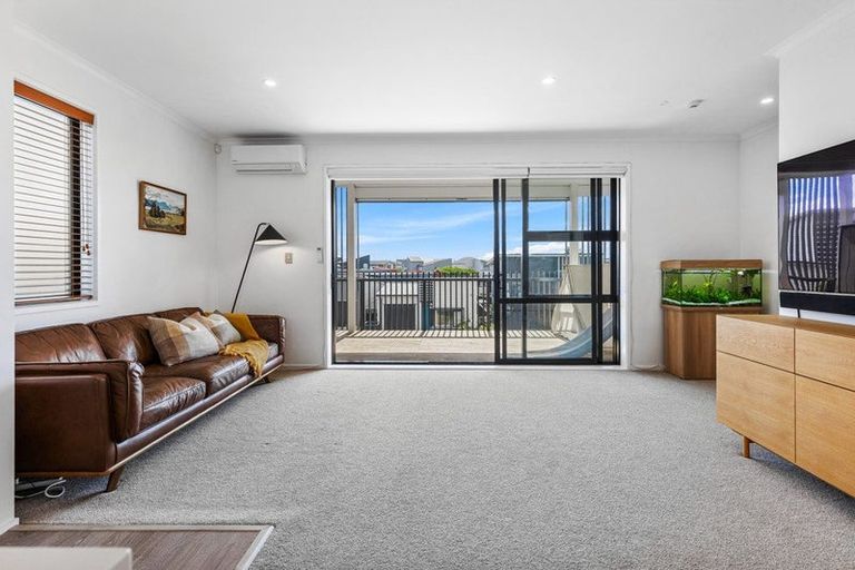 Photo of property in 16 Raranga Lane, Hobsonville, Auckland, 0616