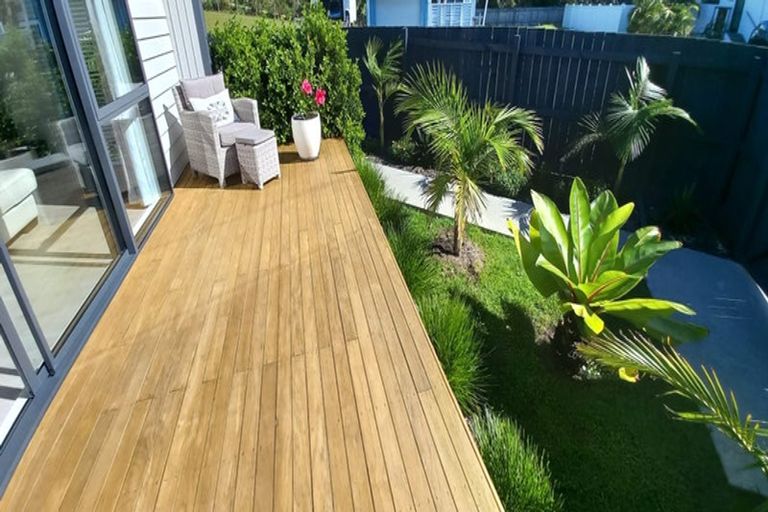 Photo of property in 2 Meenas Place, Cable Bay, 0420