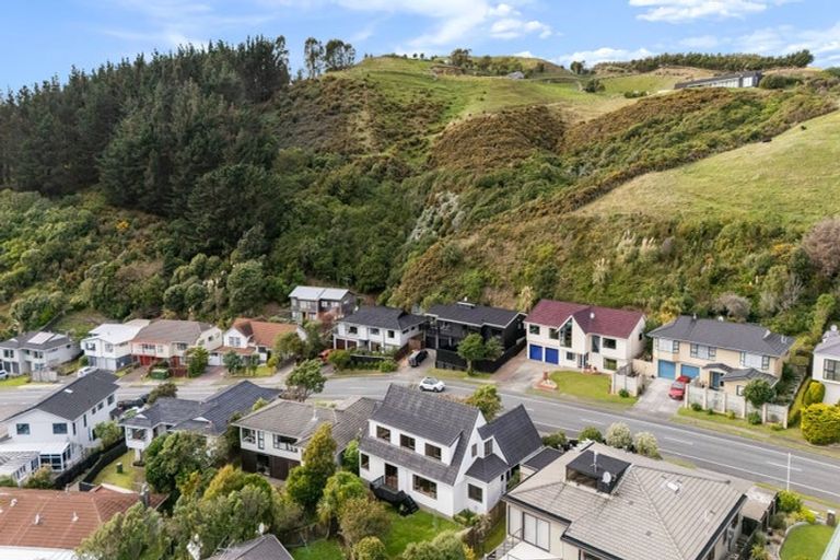 Photo of property in 64 Woodman Drive, Tawa, Wellington, 5028