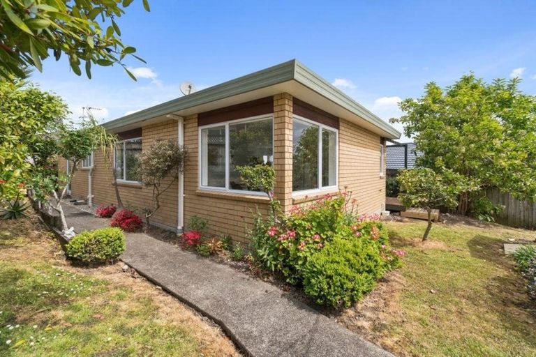 Photo of property in 10 Imelda Road, Te Atatu Peninsula, Auckland, 0610