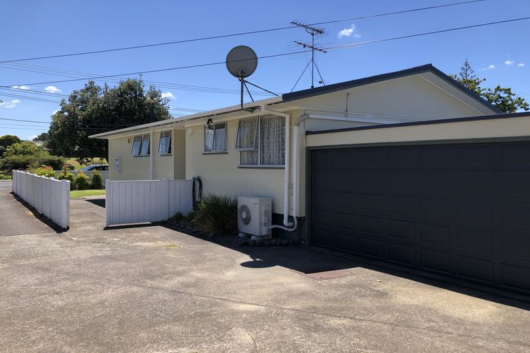 Photo of property in 1/18 Matipo Road, Te Atatu Peninsula, Auckland, 0610