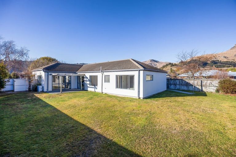 Photo of property in 2 Wendy Place, Heathcote Valley, Christchurch, 8022