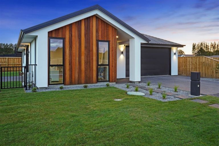 Photo of property in 8 Millhaven Place, Casebrook, Christchurch, 8051