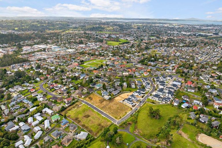 Photo of property in 18 Monte Cristal Avenue, Swanson, Auckland, 0614