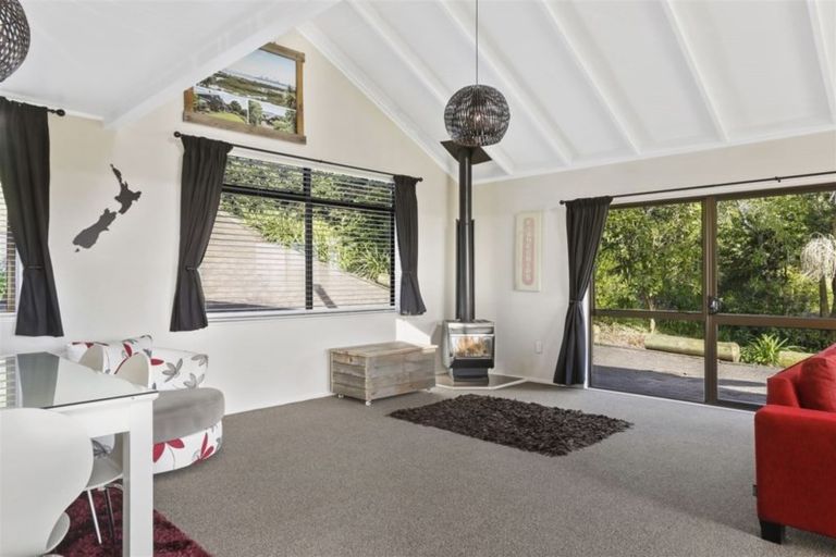 Photo of property in 44 Rewarewa Road, Te Atatu Peninsula, Auckland, 0610