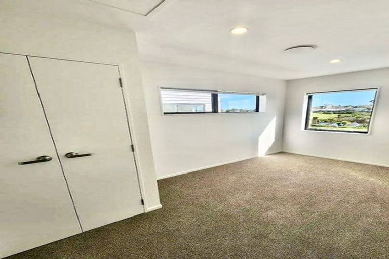 Photo of property in 16 Te Napi Drive, Takanini, 2112