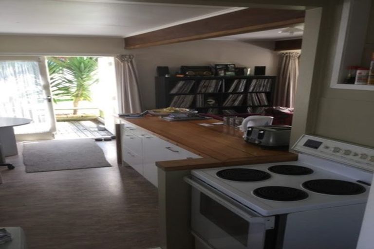 Photo of property in 13 Rickards Place, New Lynn, Auckland, 0600