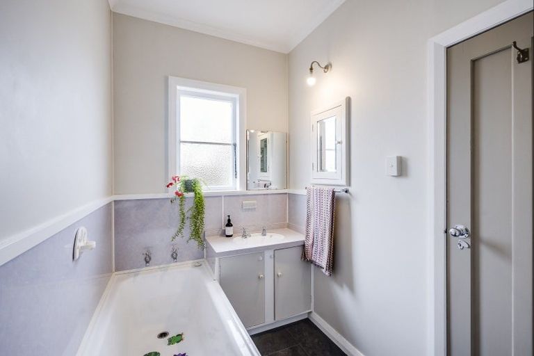 Photo of property in 14 Barker Road, Marewa, Napier, 4110