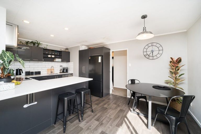 Photo of property in 53 Geraldine Crescent, Cloverlea, Palmerston North, 4412