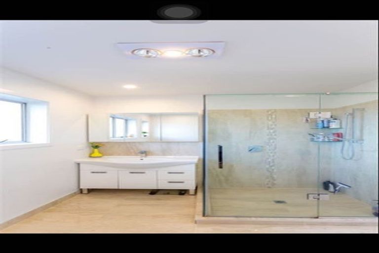 Photo of property in 2/40 Miro Street, New Lynn, Auckland, 0600