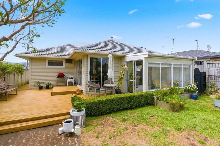 Photo of property in 17 Walton Road, Paraparaumu Beach, Paraparaumu, 5032