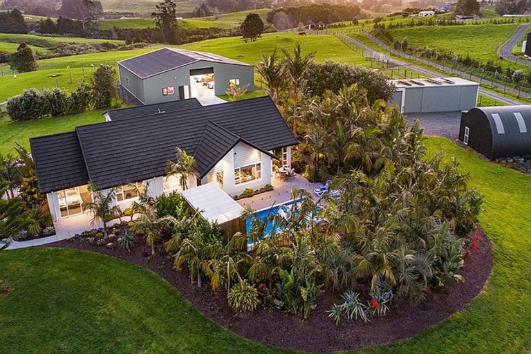 Photo of property in 129 Ostrich Farm Road, Pukekohe, 2676
