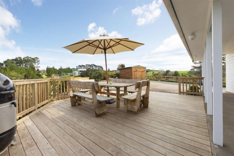 Photo of property in 93 James Mackie Road, Helensville, 0875
